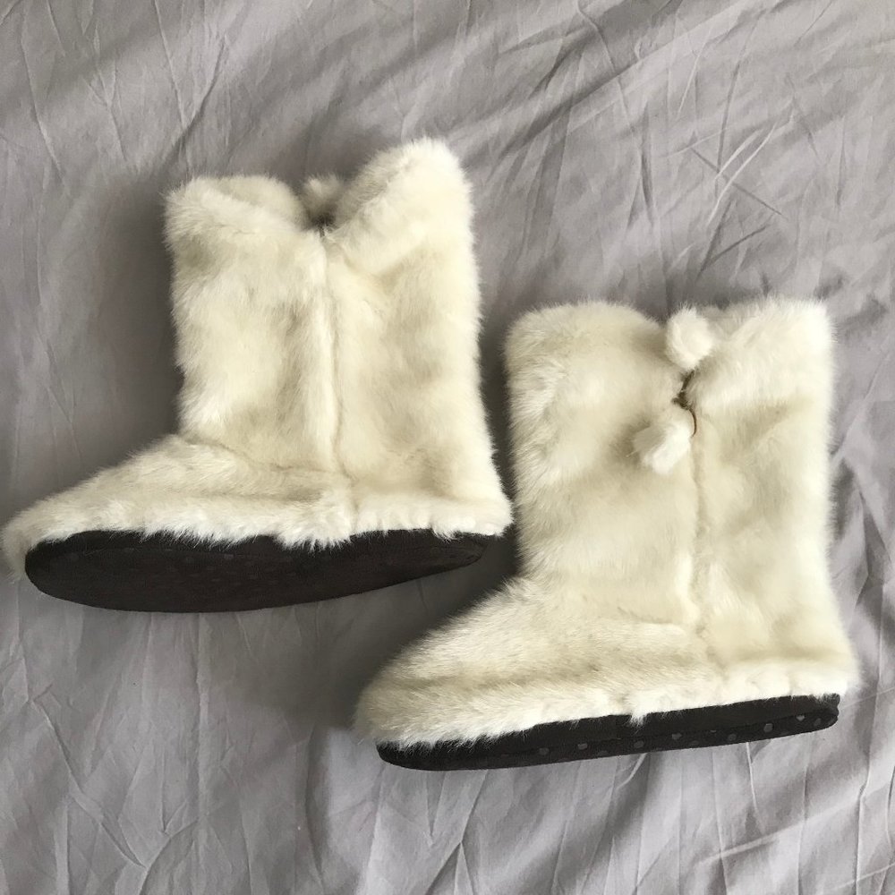New without tags Furry Gap House Booties